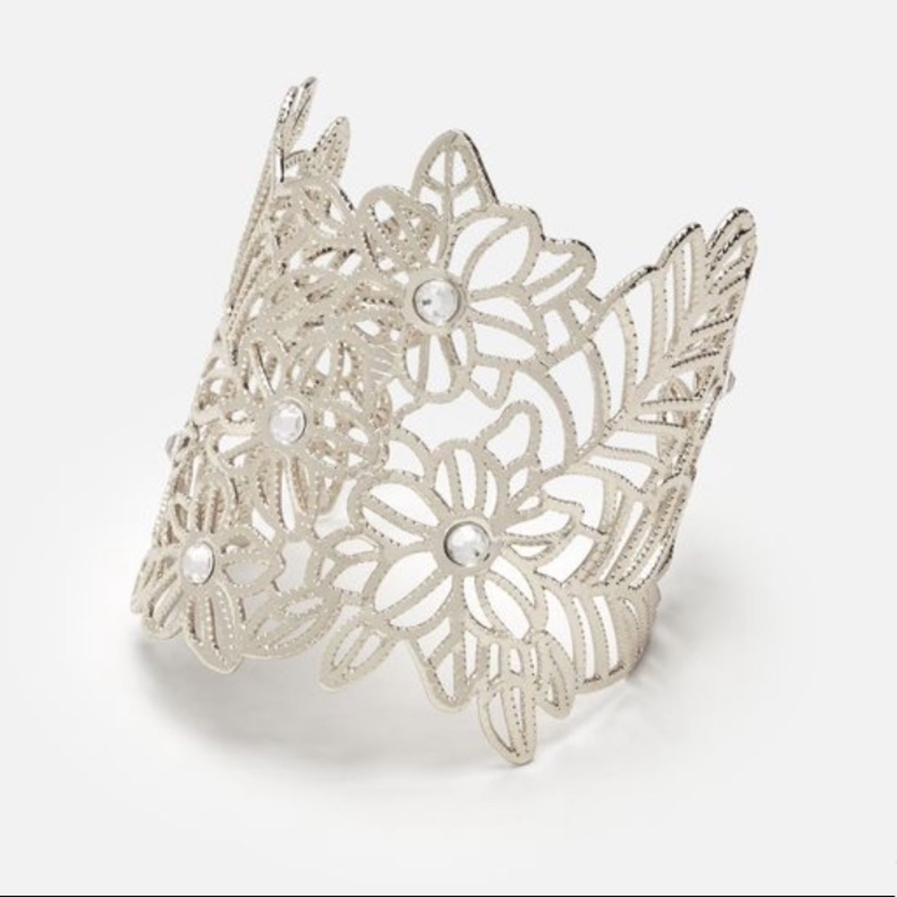 NWOT Sparking Flower Cuff